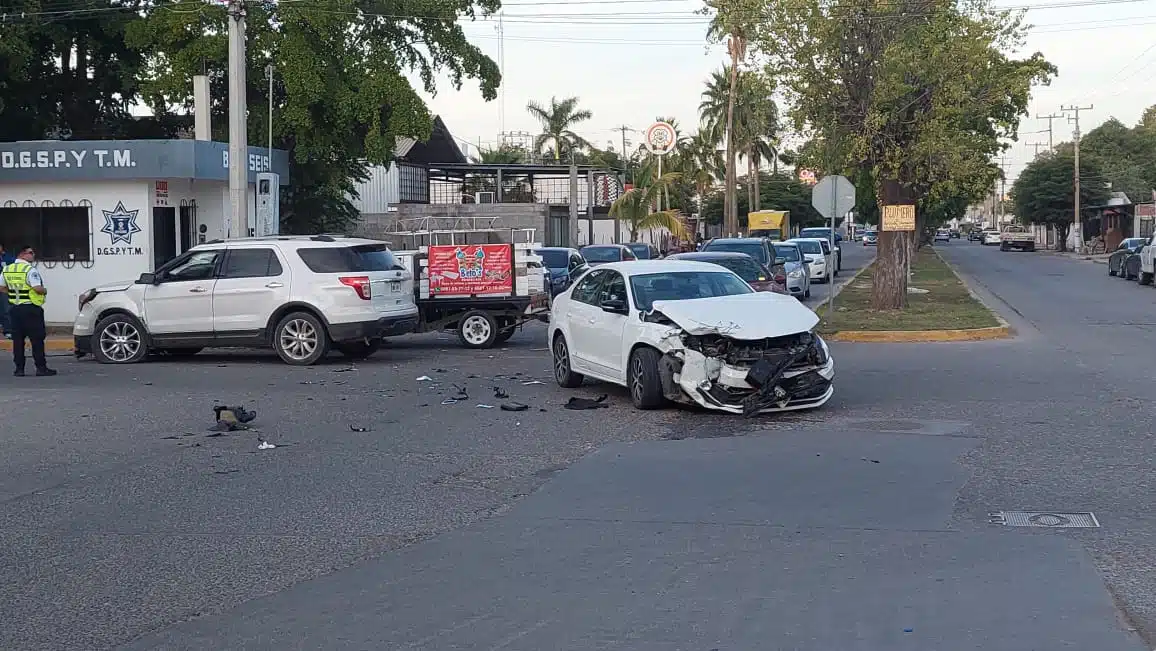 Choque de vehículos en Los Mochis