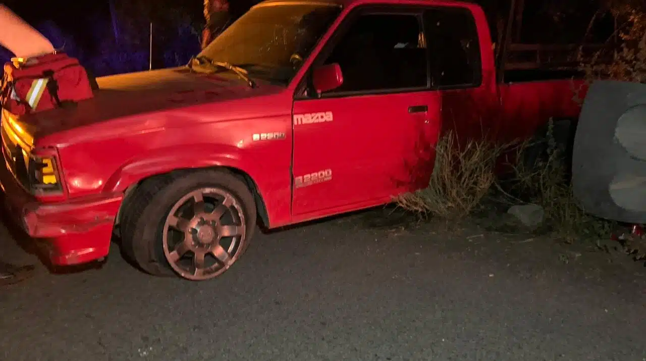 camioneta de color rojo tras accidente