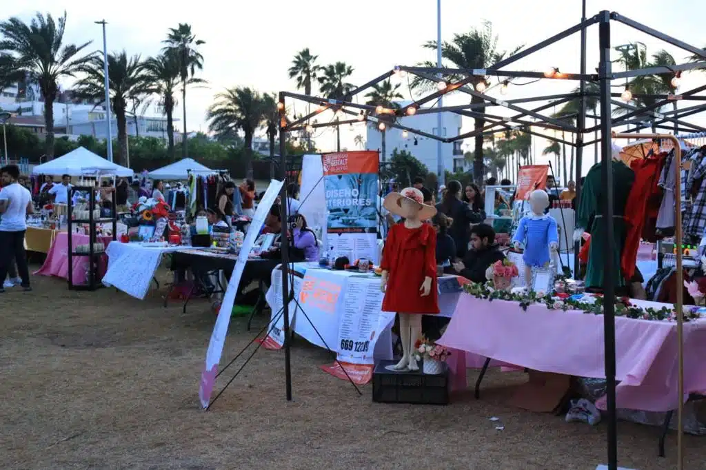 Bazar navideño en el parque Ciudades Hermanas