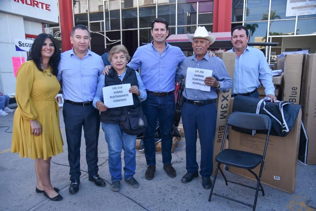 Entrega de equipamiento a comerciantes por parte de la Secretaría de Desarrollo Económico de Ahome