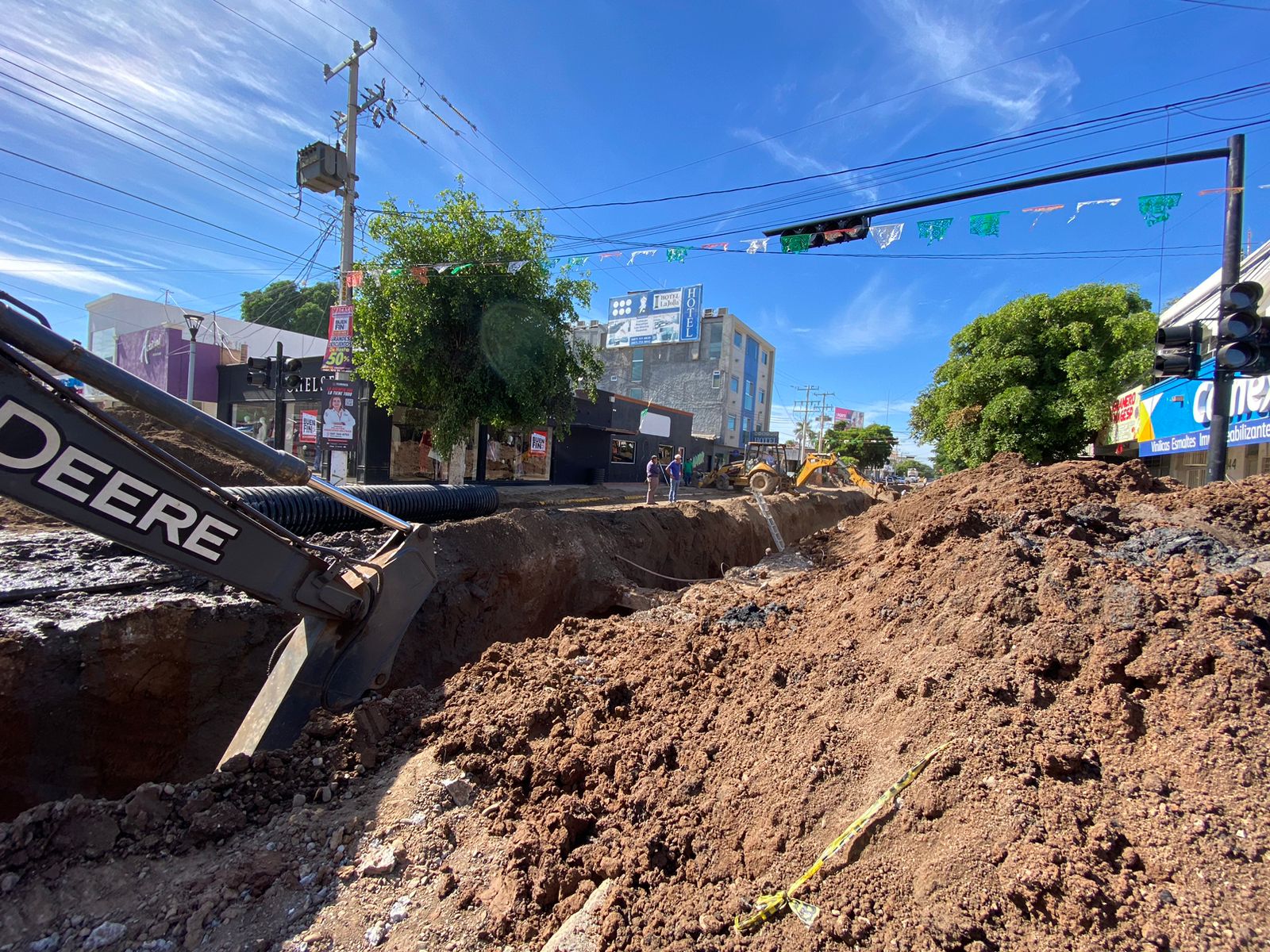Rehabilitación de drenaje en el centro de Guasave