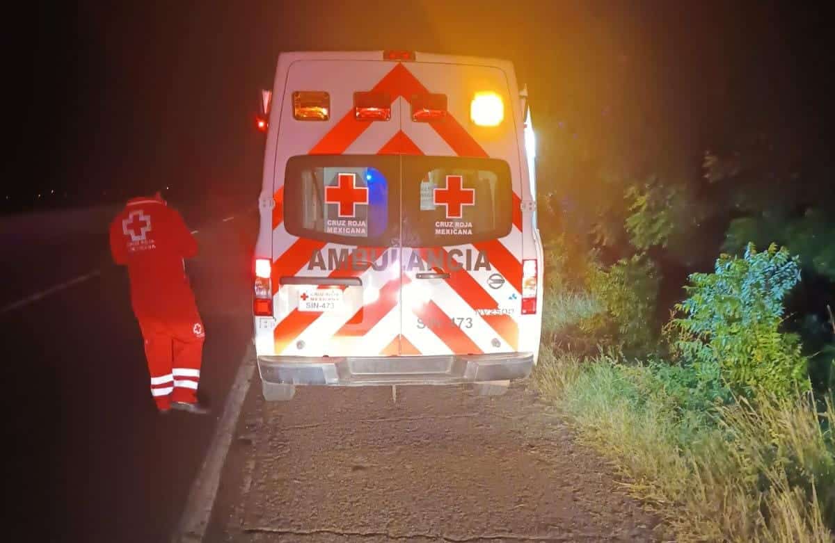 Ambulancia en la carretera México 15