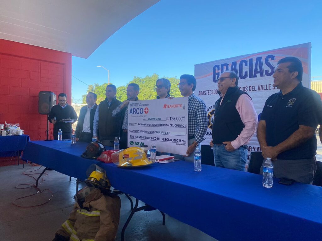 Grupo ASVA-Arco hace entrega de donatiivo a cuerpo de Bomberos de Guasave y a Cruz Roja Mexicana.