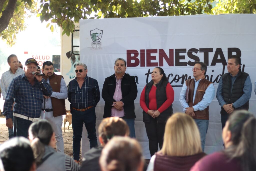 Vecinos de La Despensa durante la jornada de Bienestar en tu Comunidad