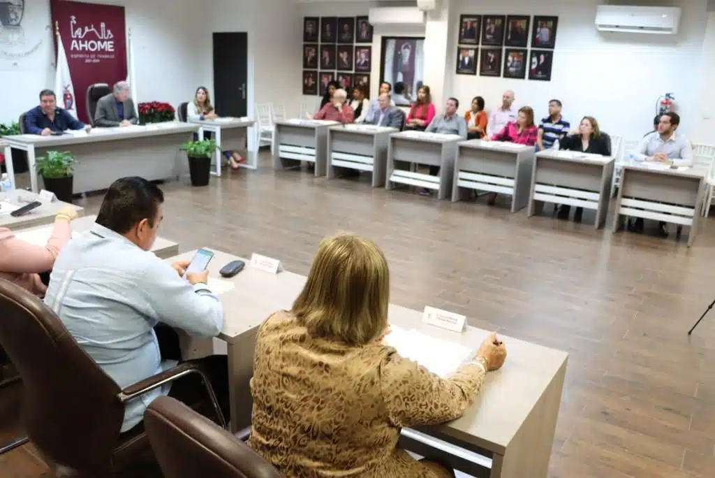 Sesión ordinaria de cabildo en el Ayuntamiento de Ahome