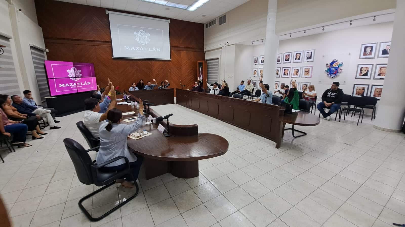 Sesión extraordinaria en el cabildo de Mazatlán