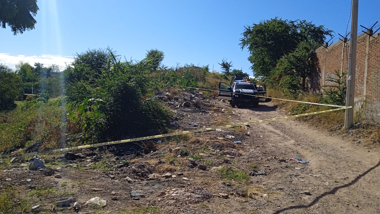 Policía Municipal en zona asegurada por cadáver