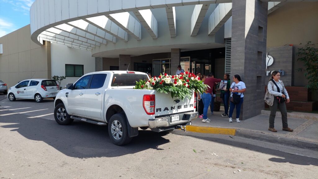 camioneta con flores