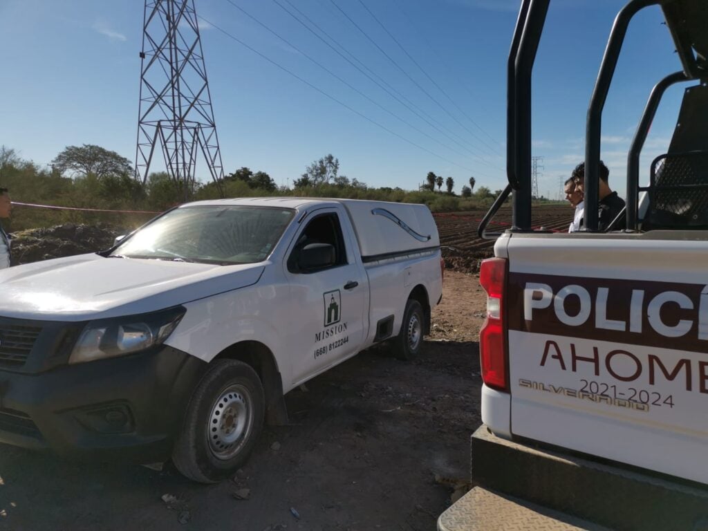 Encuentran el cuerpo de una persona colgado de un mecate, el cual pendía de una torre eléctrica de la Comisión Federal de Electricidad,