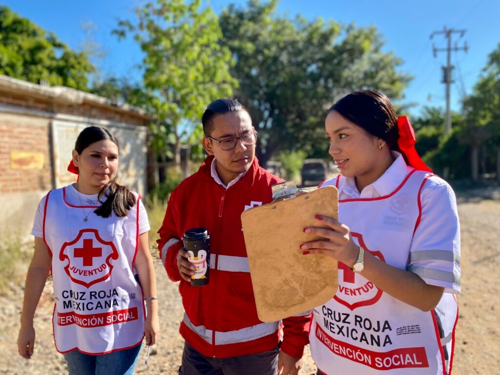 Elementos de Cruz Roja Mexicana en Guasave