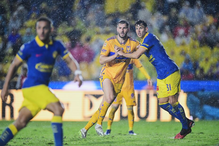 Jugadores del América y Tigres UANL