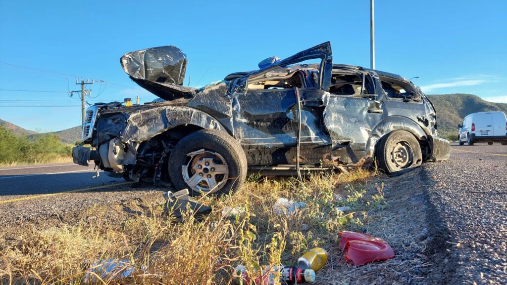 Camioneta Dodge Durango con severos daños en la carrocería