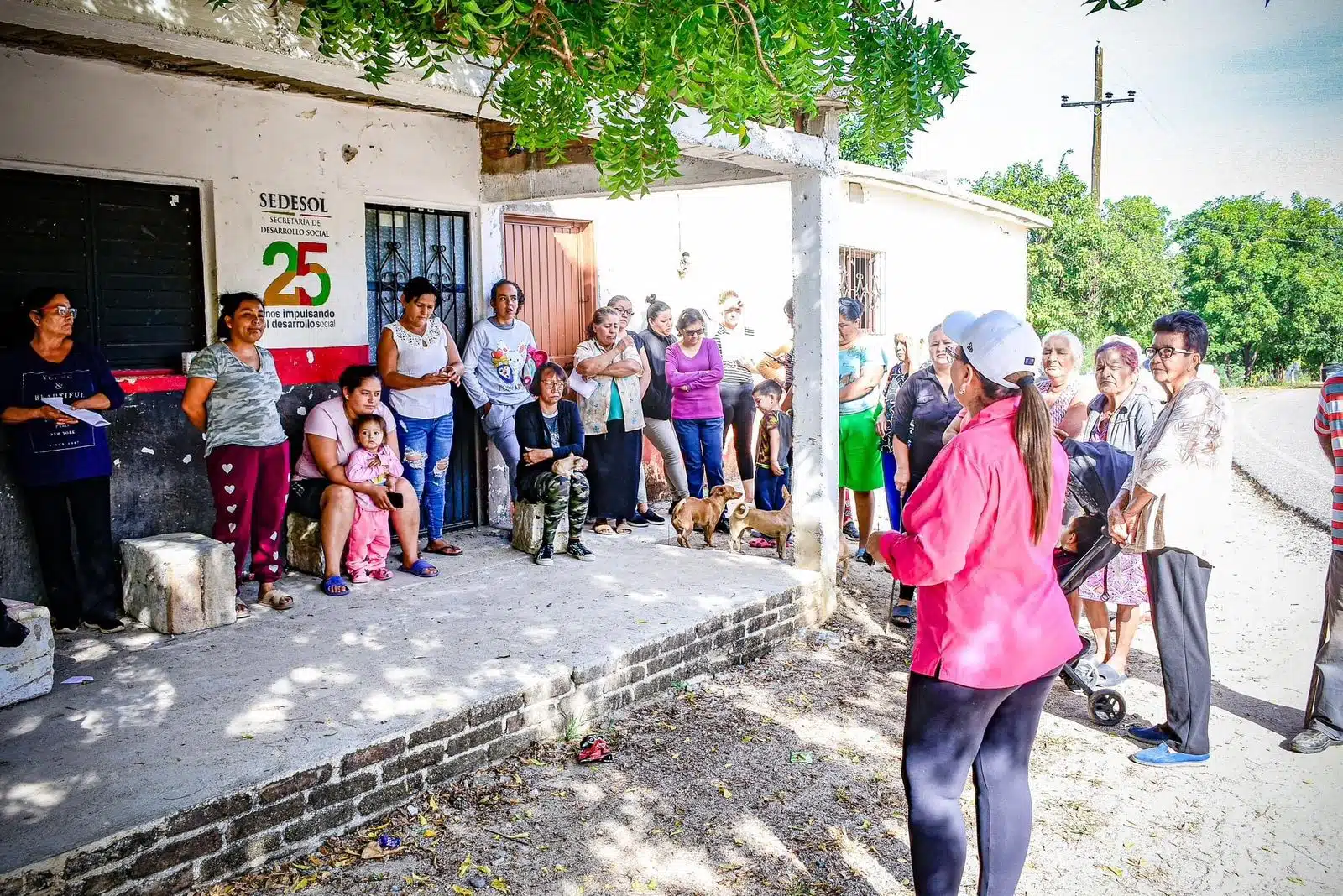 Eneyda Rocha Ruiz, ya trabaja en coordinación con la alcaldesa Amalia Gastélum Barraza para distribuir apoyos invernales a las familias que viven en situación precaria