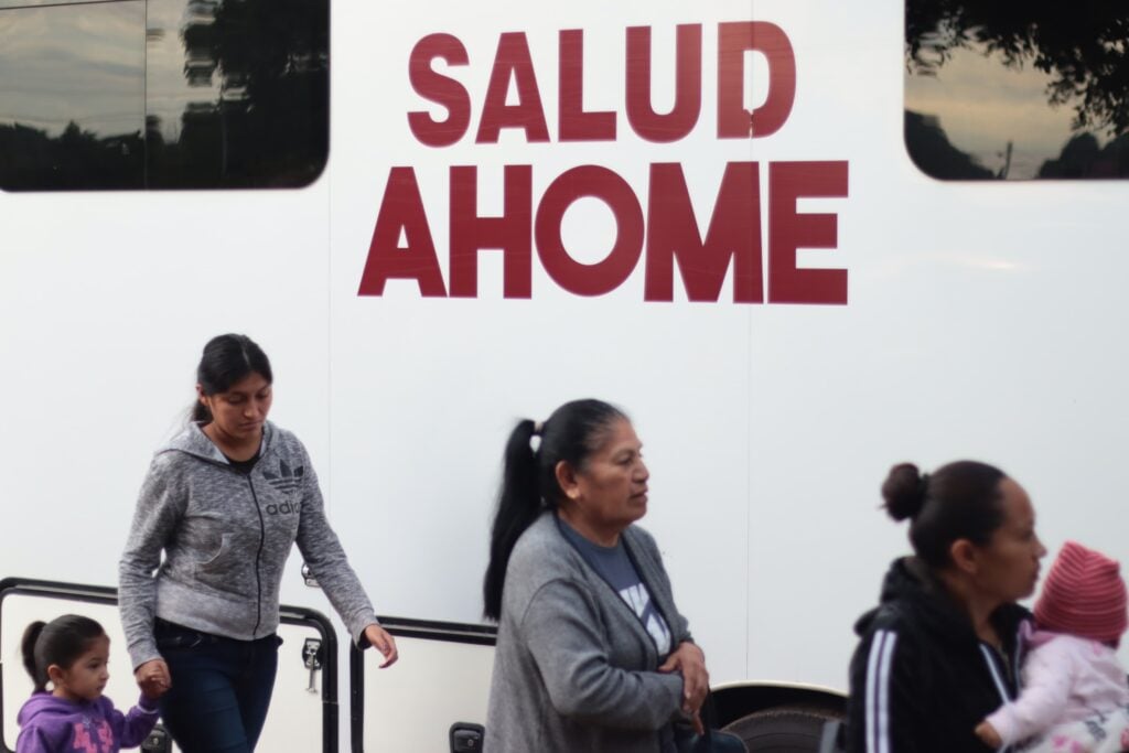 Vecinos de La Despensa durante la jornada de Bienestar en tu Comunidad