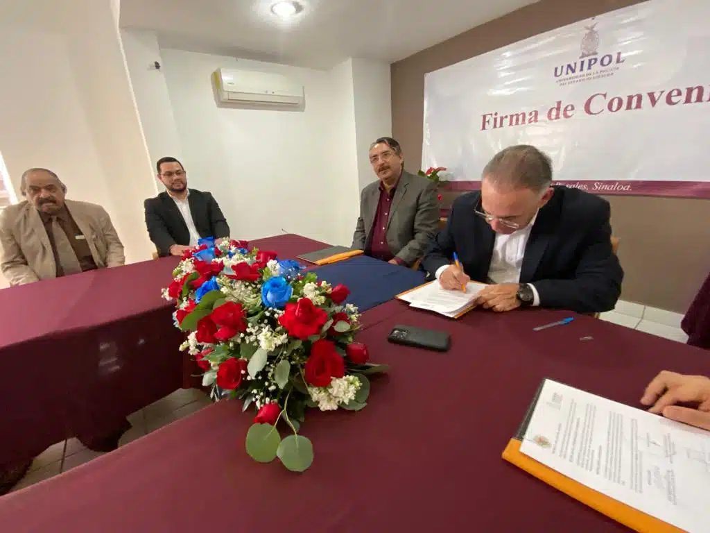 Firma de convenio entra la Universidad del Policía y Escuela Libre de Derecho de Sinaloa.