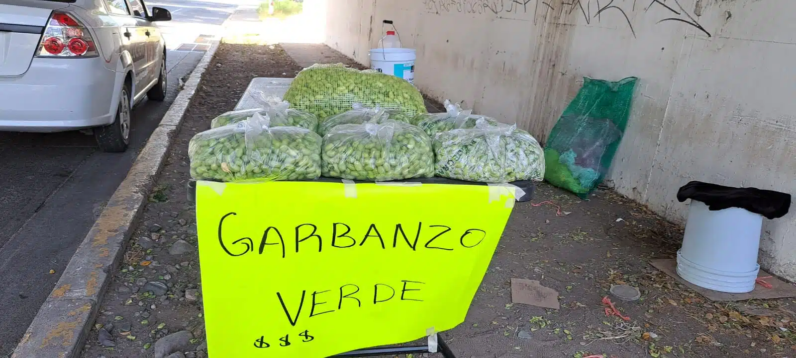 Venta de garbanzo en la calle