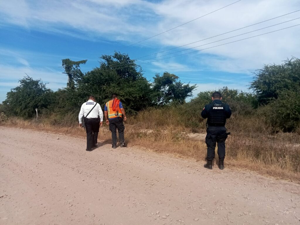 Policía Municipal en canal de Elota