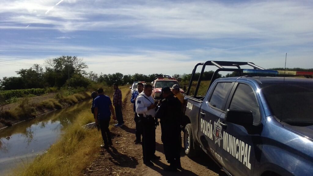 Policía Municipal en canal de Elota