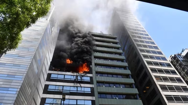 El siniestro se produjo en un edificio contiguo al Ministerio de Trabajo