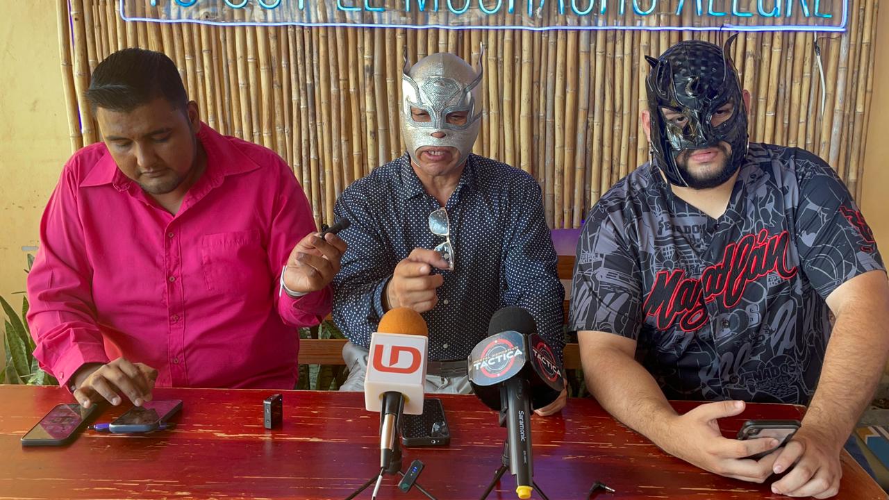 rueda de prensa de luchadores