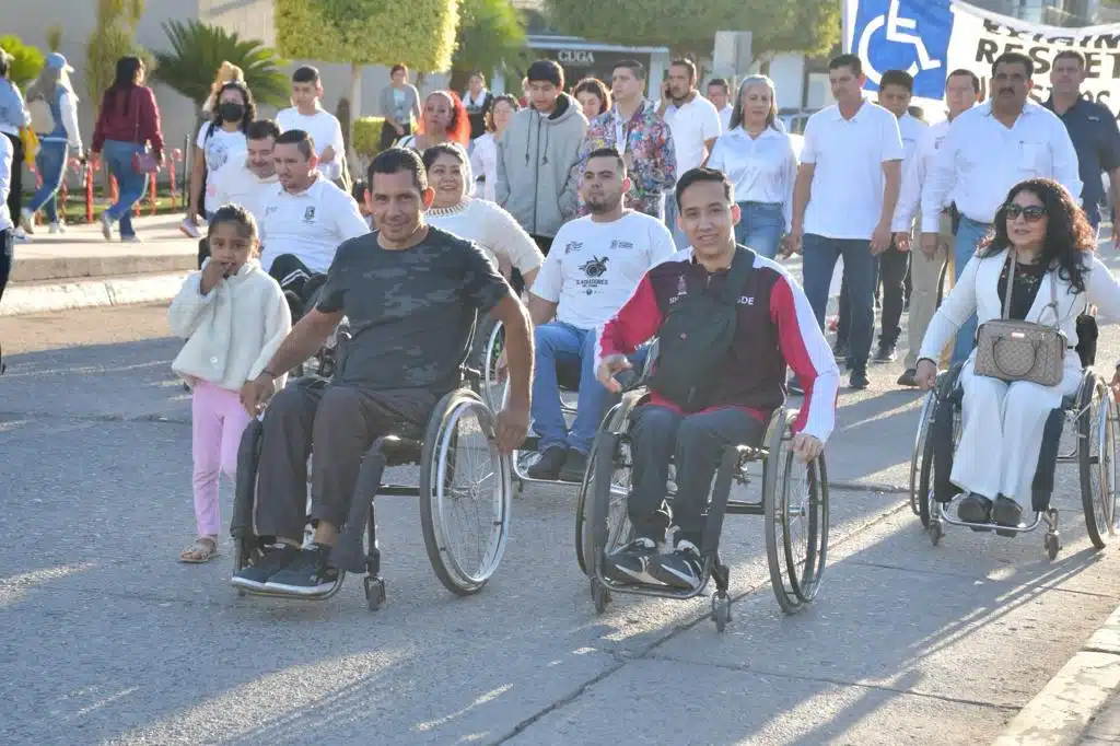 Centros de Atención Múltiple marchan por los derechos de las personas con discapacidad