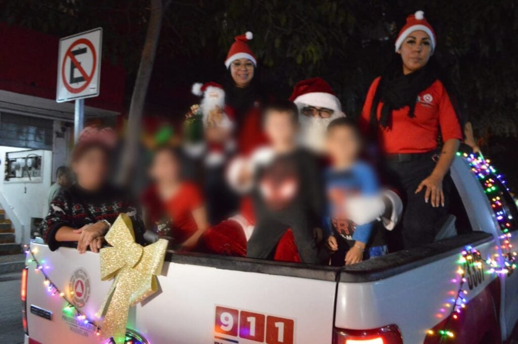 Santa Claus visita a niños en hospitales de Mazatlán.