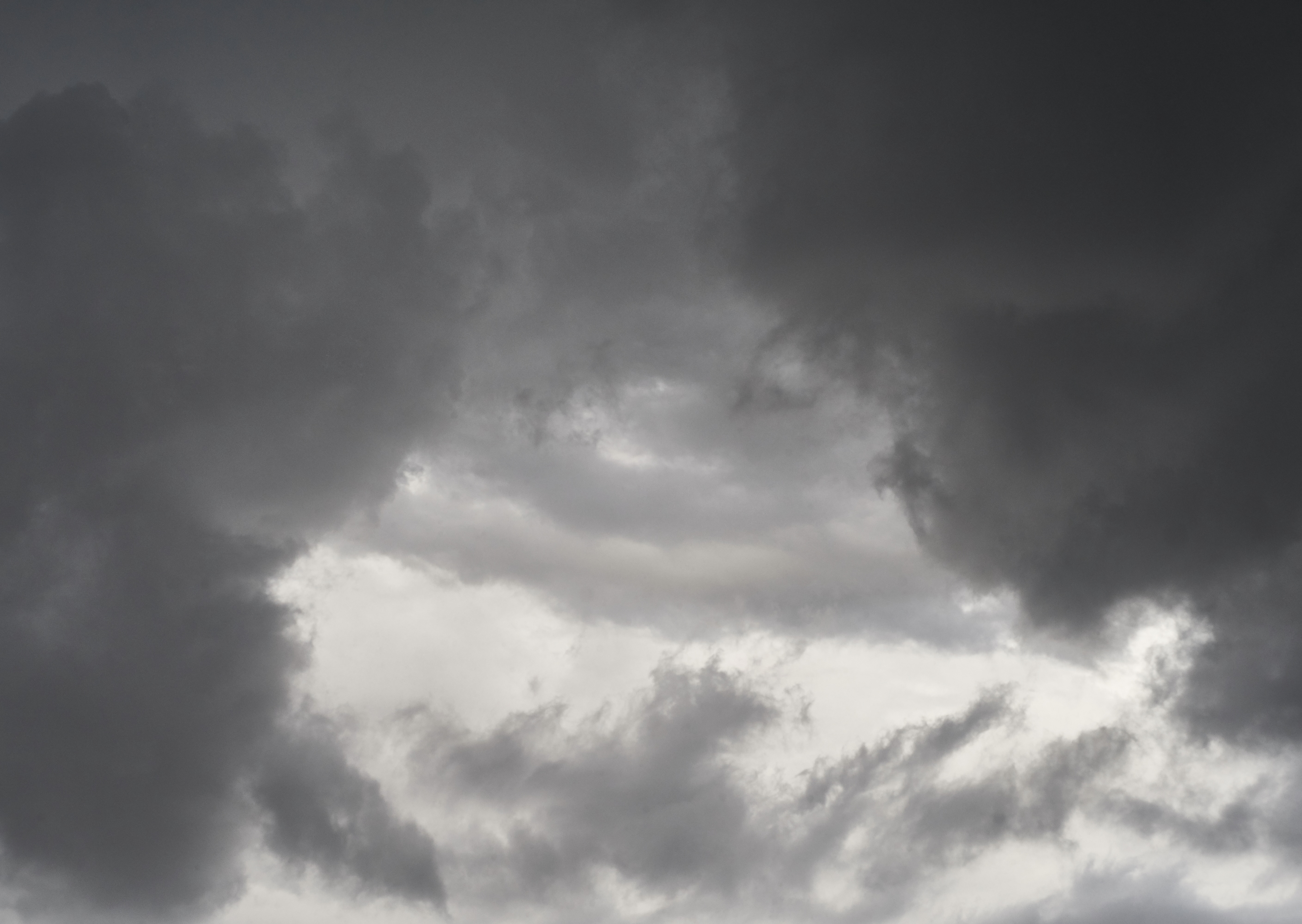 Nubes oscuras de tormenta