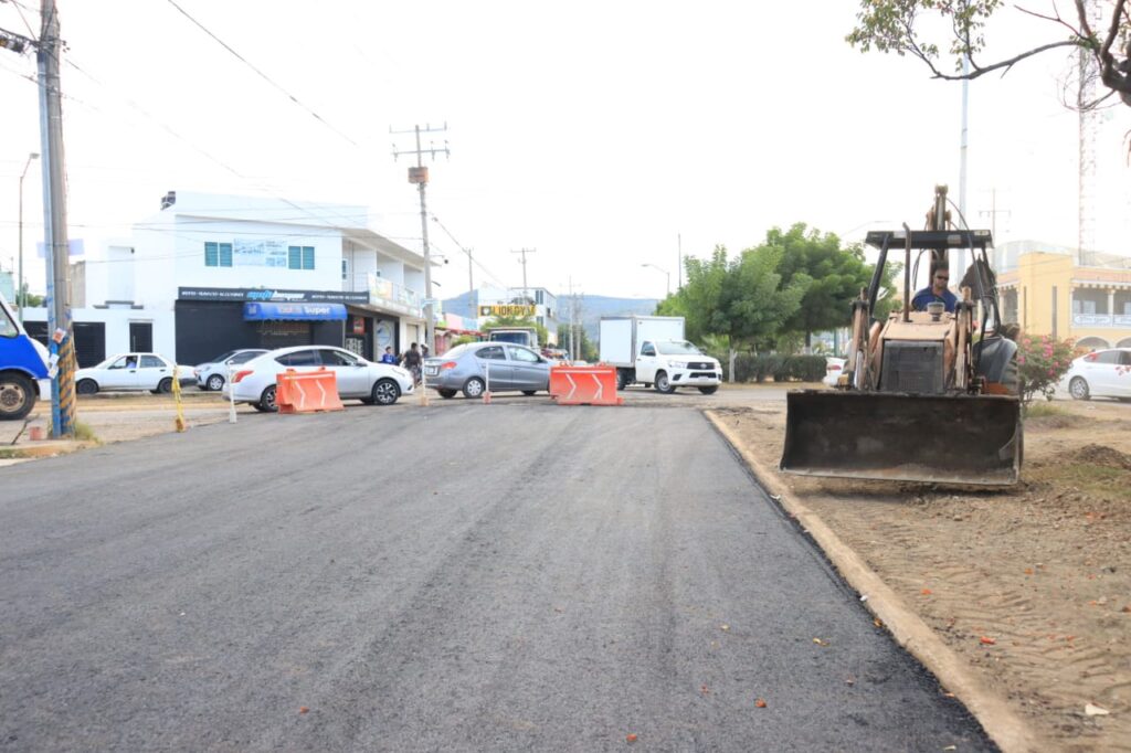 Arreglan avenida Jacaranda del Villa Verde en Mazatlán