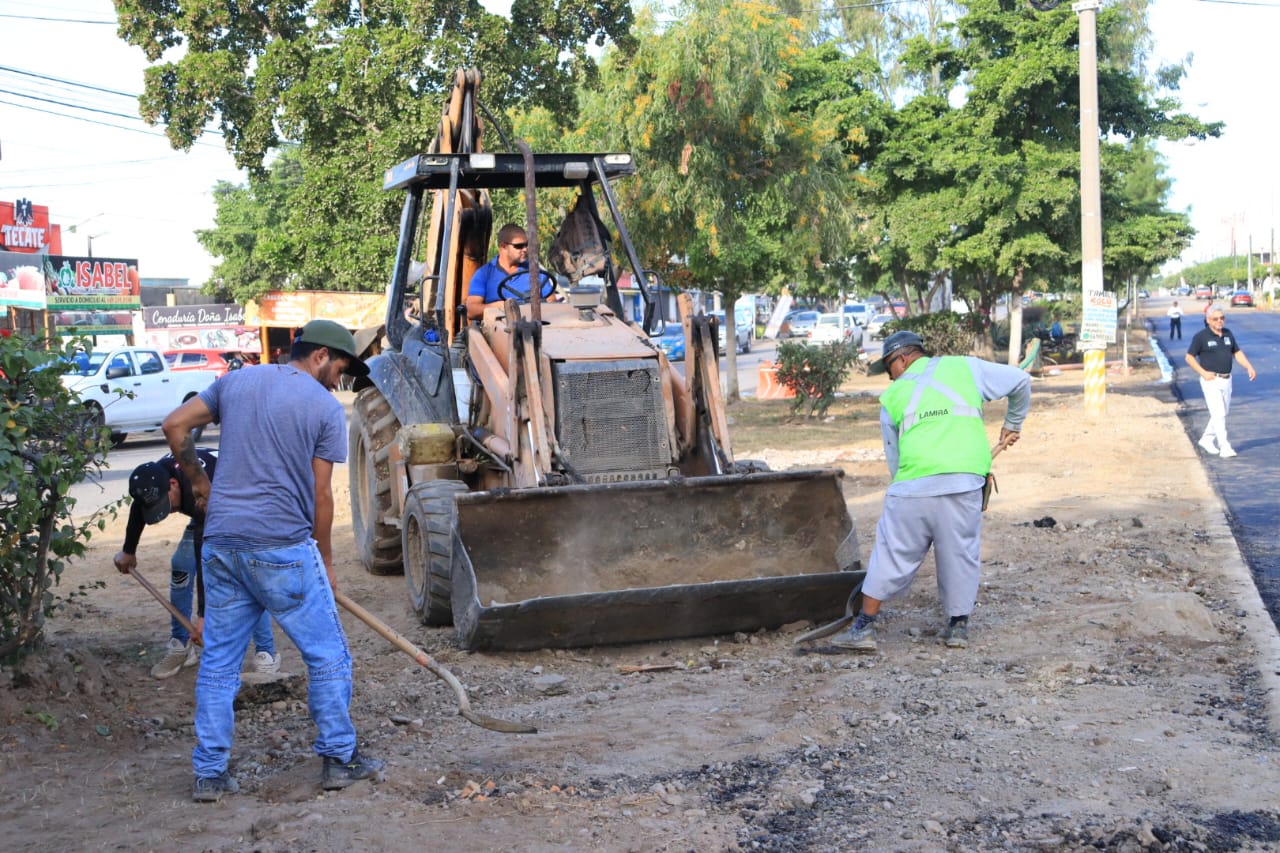 Arreglan avenida Jacaranda del Villa Verde en Mazatlán
