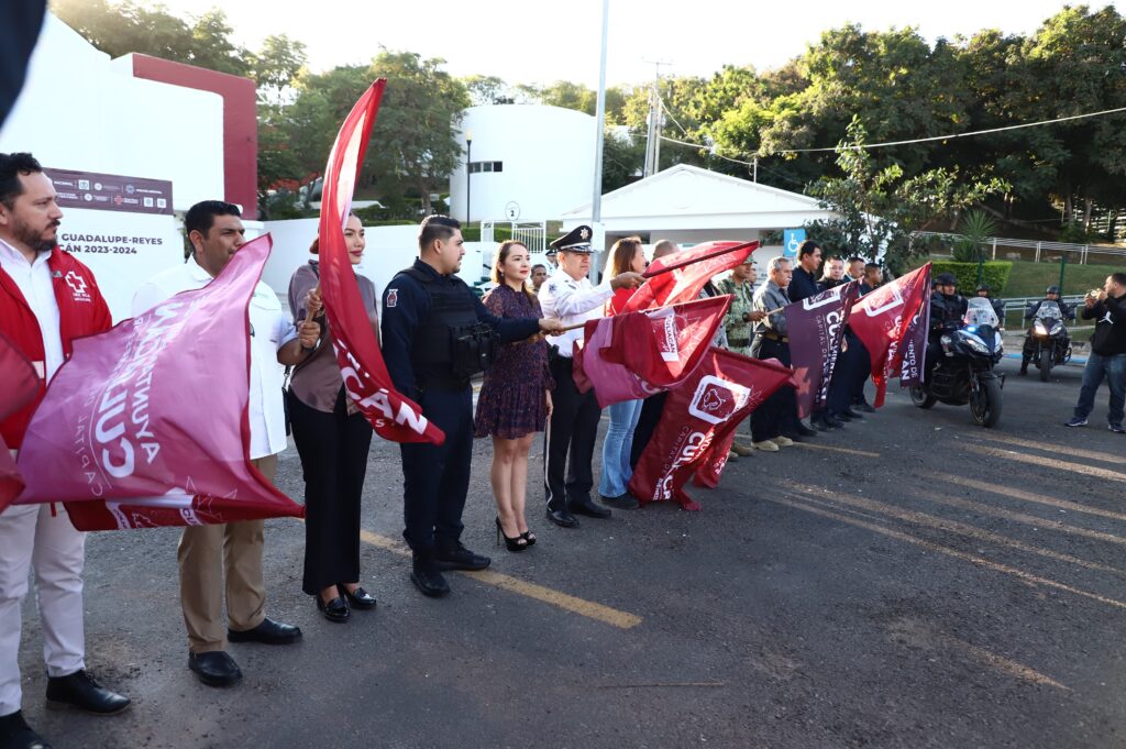 Integrantes de Ayuntamiento de Culiacán dan banderazos para el aranque de operativo Guadalupe-Reyes