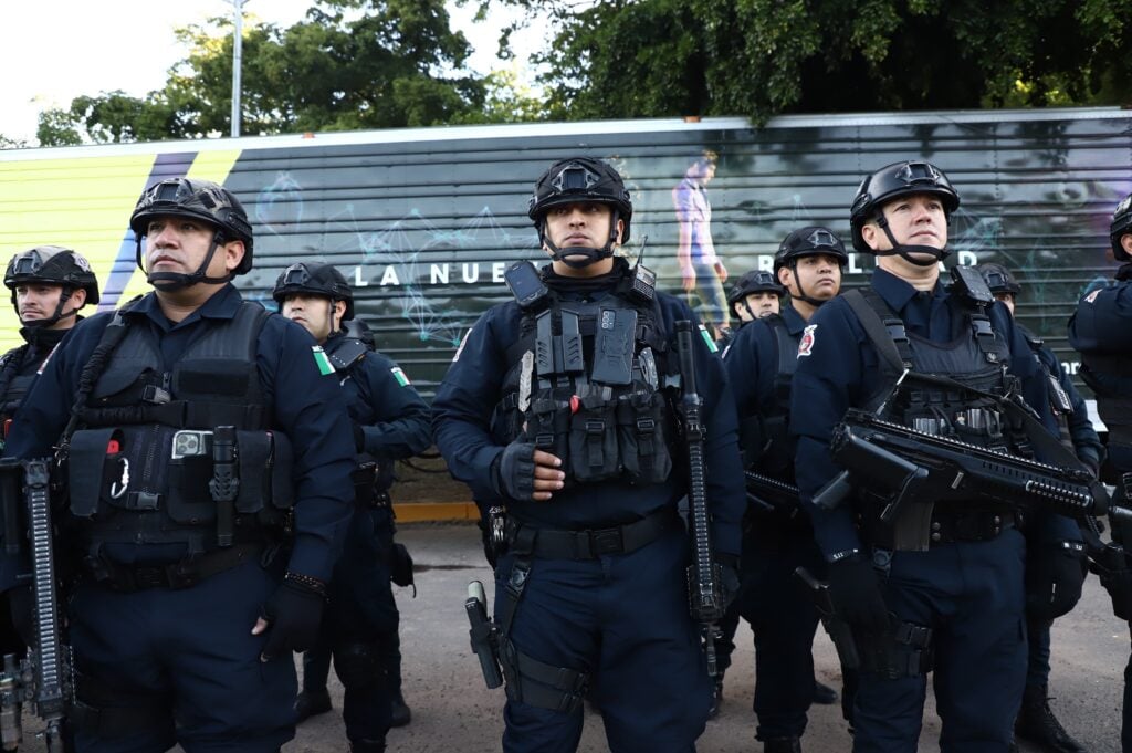 Policías en guardia