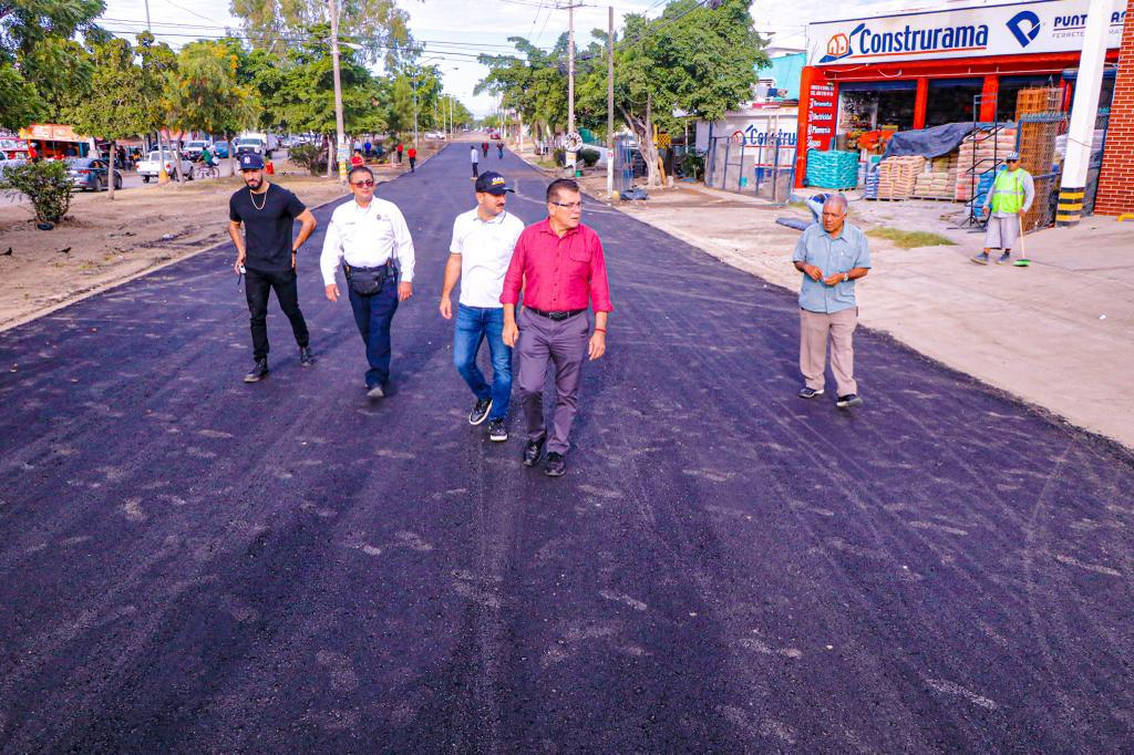Arreglan avenida Jacaranda del Villa Verde en Mazatlán