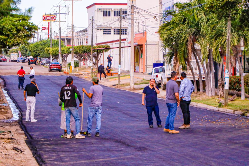 Arreglan avenida Jacaranda del Villa Verde en Mazatlán