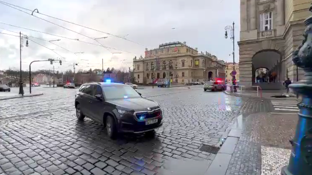 La policía llega a la Universidad Carolina de Praga