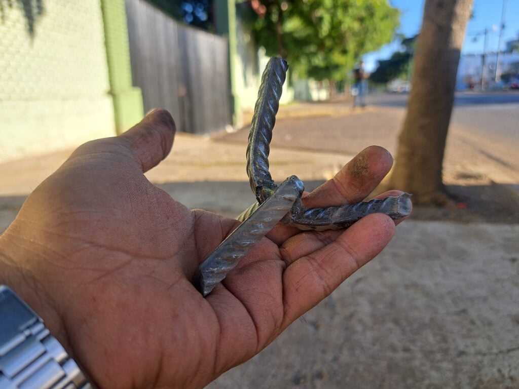 Artefactos conocidos como ponchallantas frente a la Novena Zona Militar de la ciudad de Culiacán