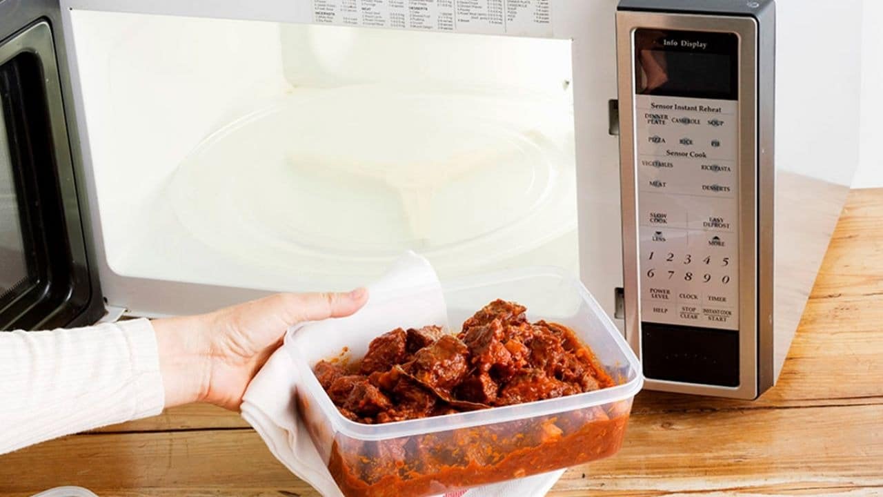 Recomiendan tener precaución al momento de consumir alimentos recalentados.