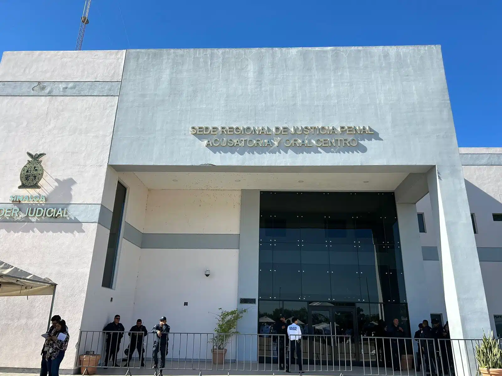 Exterior de Sede Regional de Justicia Penal Acusatoria Oral Centro