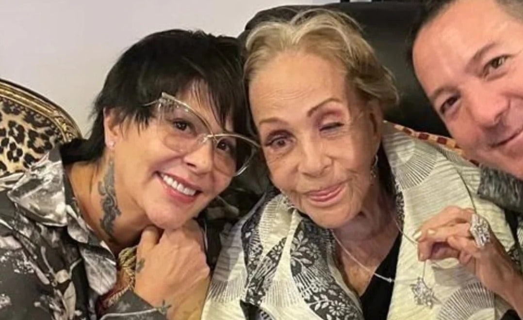 Silvia Pinal junto a su hija Alejandra Guzmán