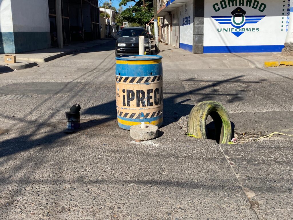 socavón sobre la calle Belisario Domínguez y callejón Narciso Mendoza del sector centro