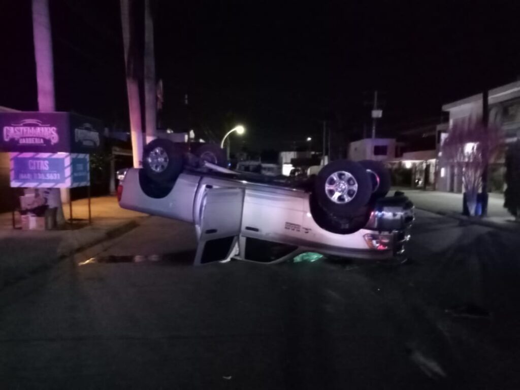 Volcadura en el sector Centro de Los Mochis