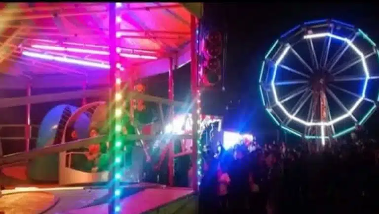 ¡Terror en las alturas! Gigantesca rueda de la fortuna se detiene en Oaxaca