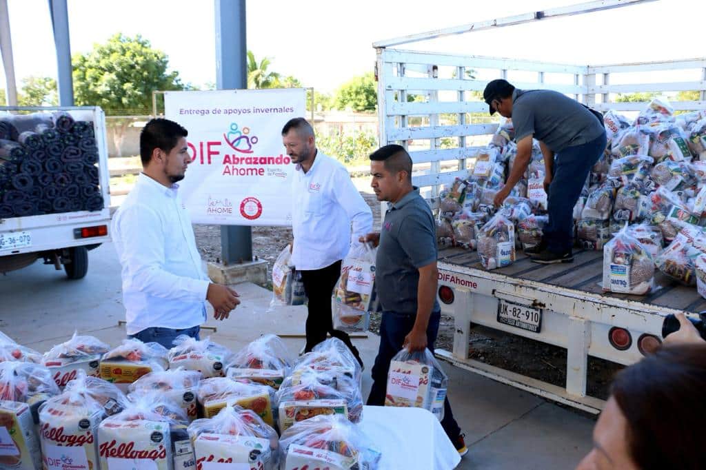 Entrega de apoyos por parte de DIF Ahome