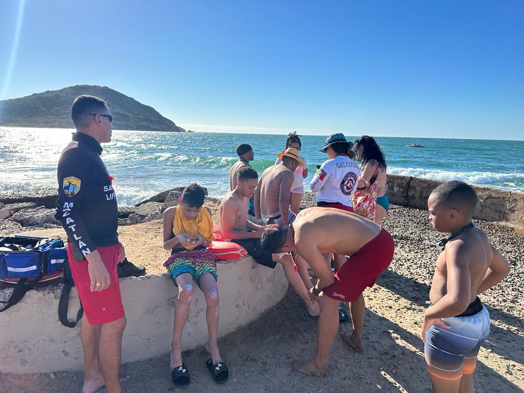 Policía Acuática realizó dos rescates múltiples en playas mazatlecas