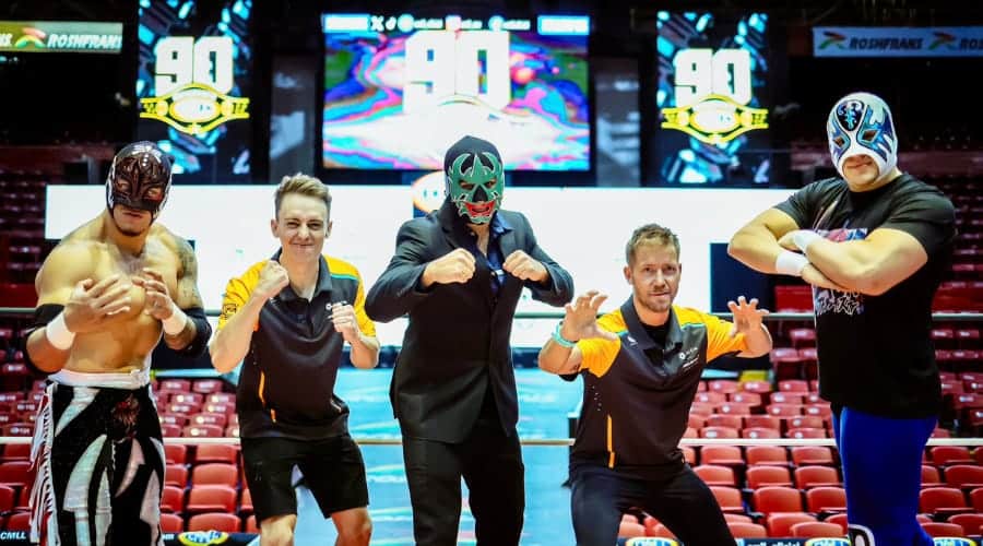 Jake Hughes y Sam Bird junto a Atlantis Jr, Magnus y Retro