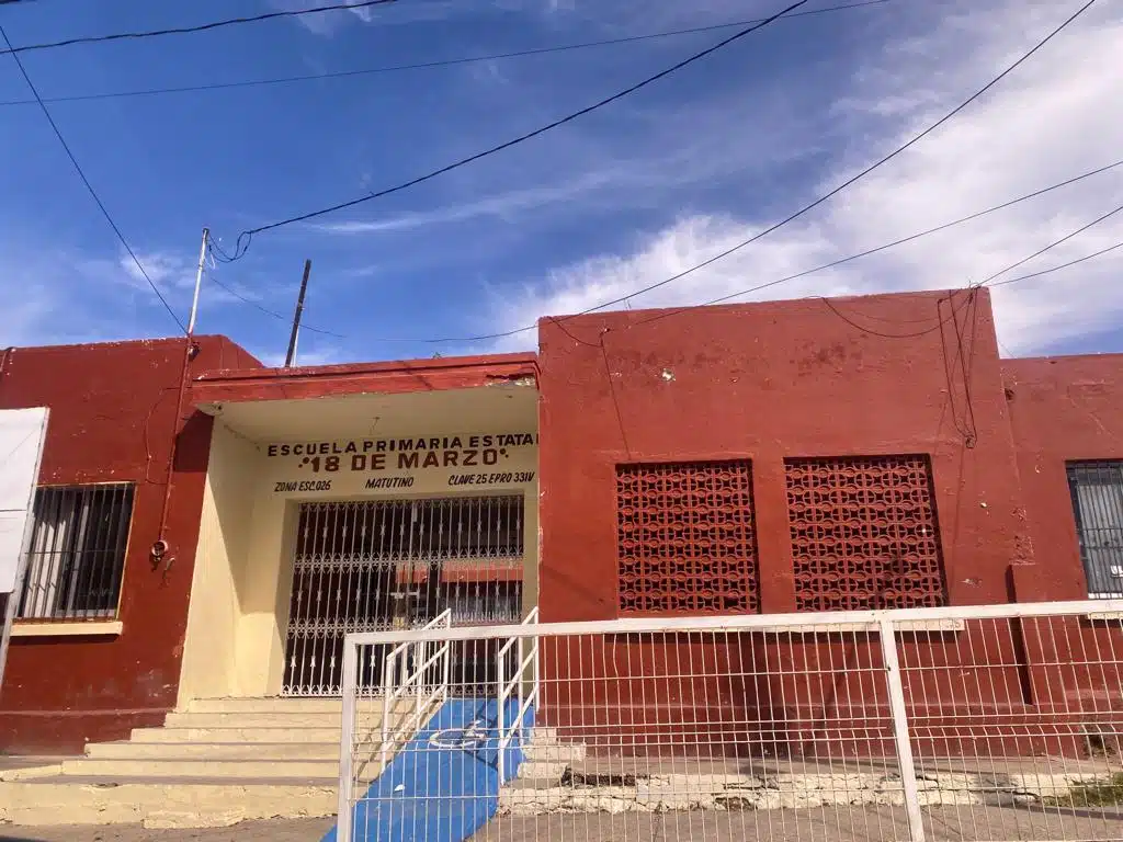 Vista exterior de la escuela primaria 18 de Marzo