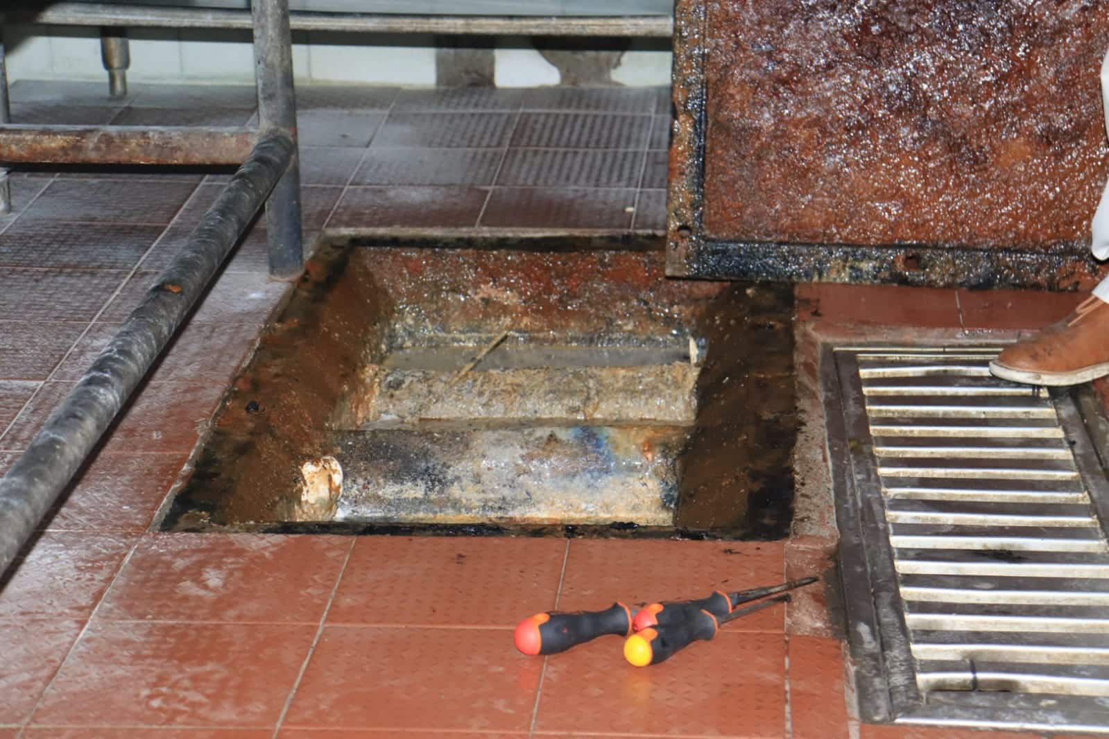 Operativo de revisión de trampas de grasa en comercios del Centro Histórico de Mazatlán