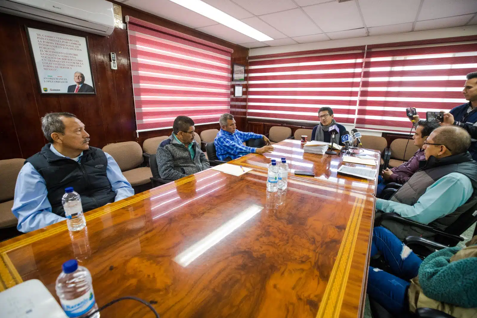 Alcalde Martín Ahumada Quintero en reunión con integrantes de la Coordinadora Estatal por el Derecho Humano a la Vivienda y Reserva Territorial