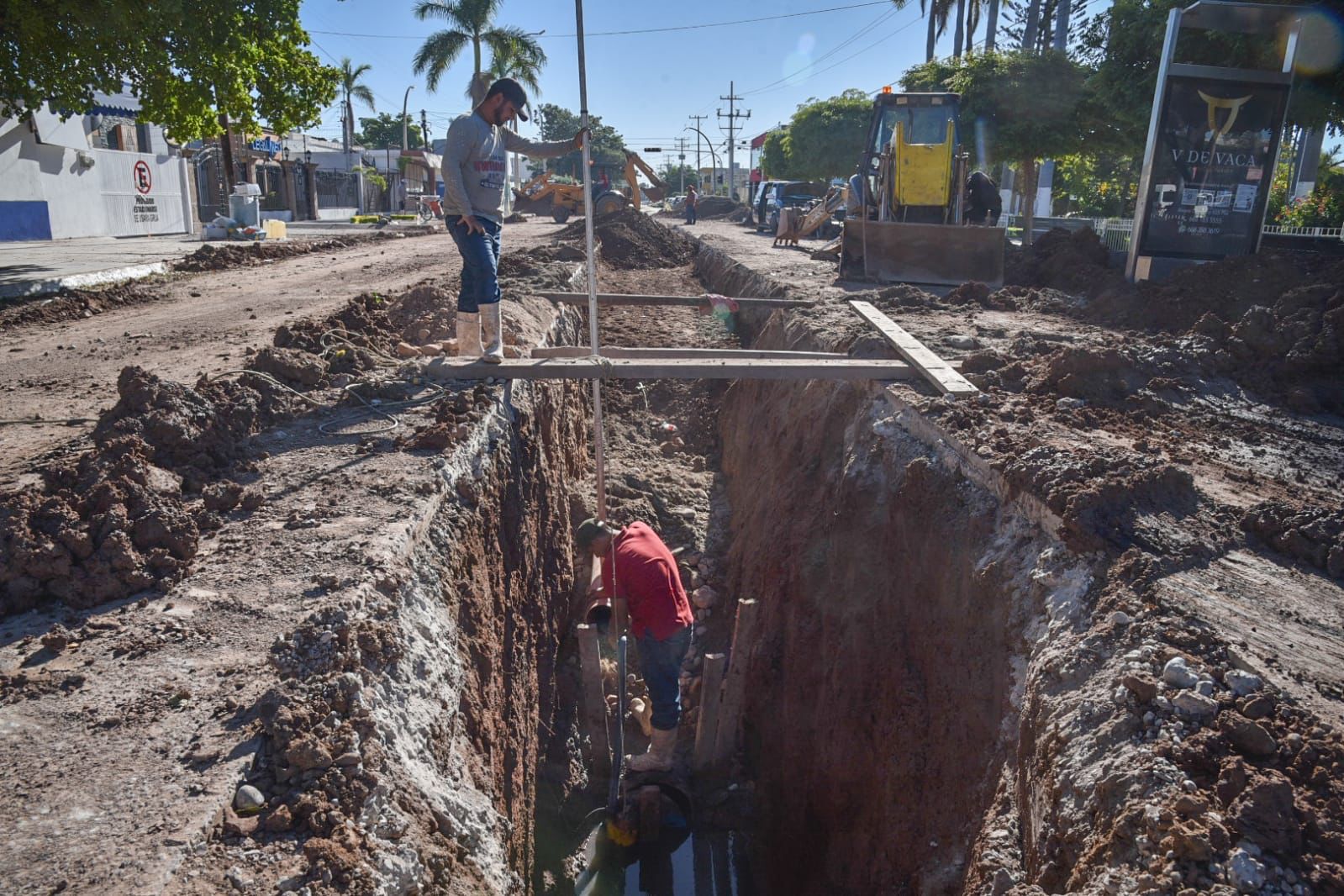 Trabajos de rehabilitación de drenaje en Los Mochis