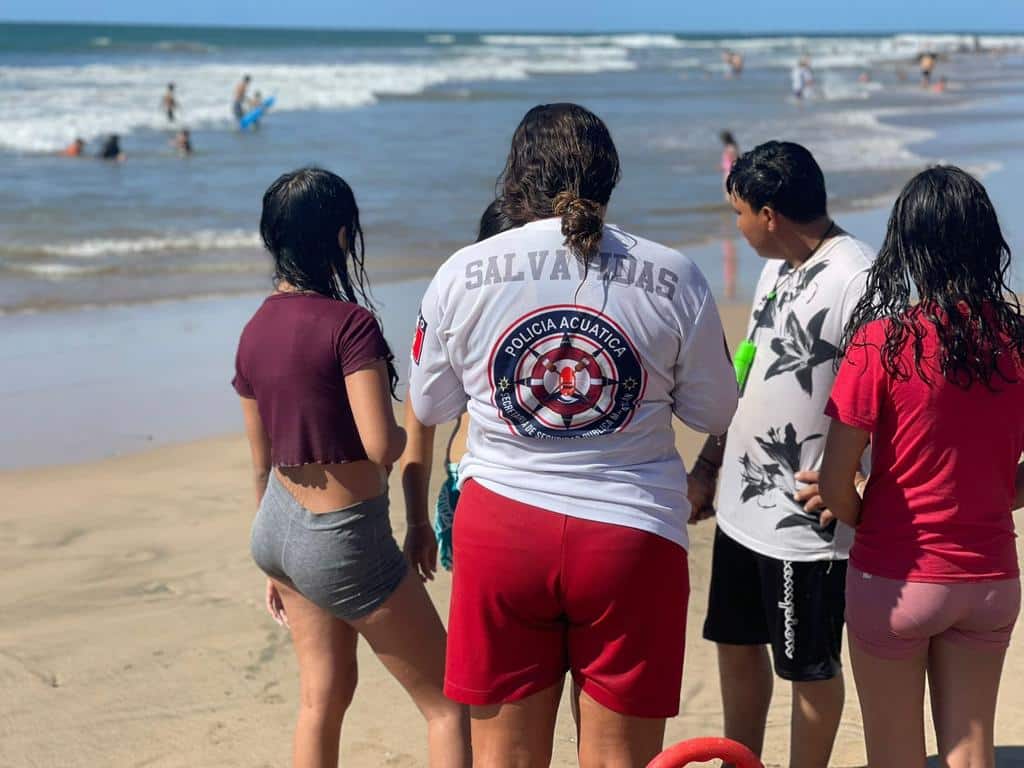 Policía Acuática realizó dos rescates múltiples en playas mazatlecas