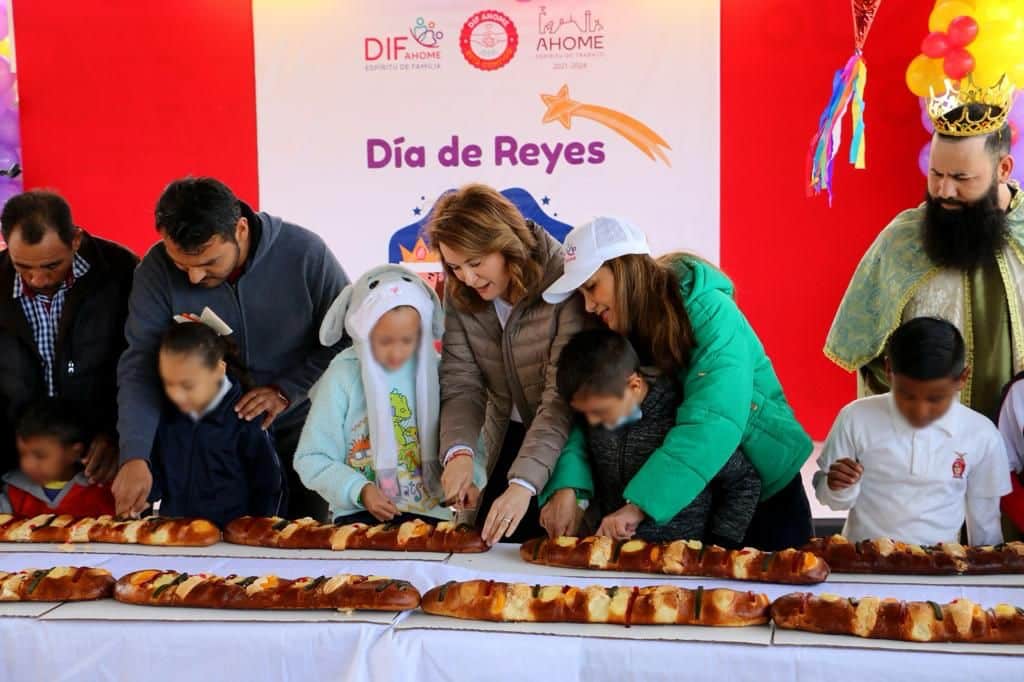 Celebración del Día de Reyes en la escuela primaria Jaime Nunó del ejido Rosendo G. Castro
